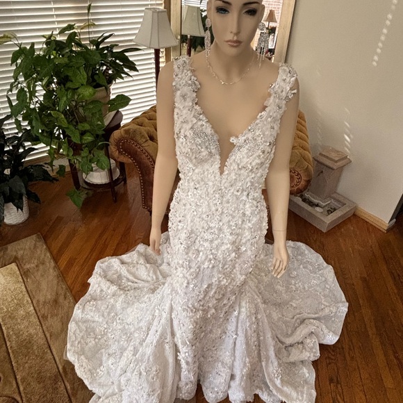 YSA Makino fit n flare Wedding Gown Size 12 NWT Off white - Picture 4 of 16